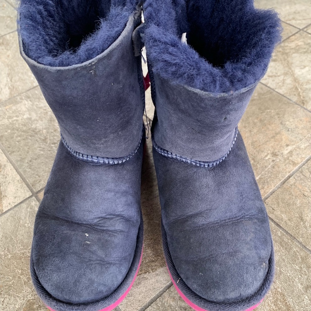 Girls Bailey bow UGG Boots Sz 12